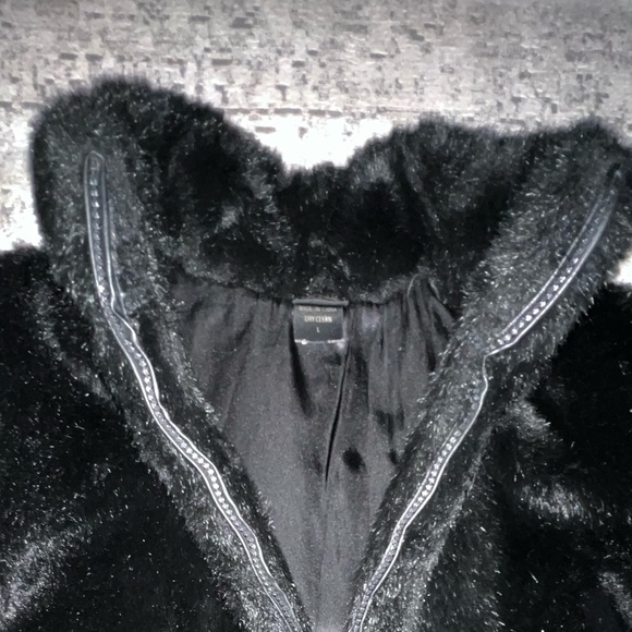 Cejon Accessories Inc. Faux fur vest - Picture 7 of 8